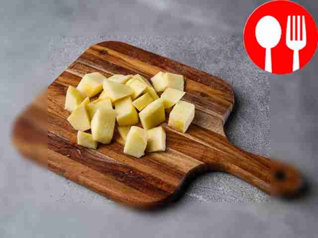 Peel the apples and cut them into cubes.