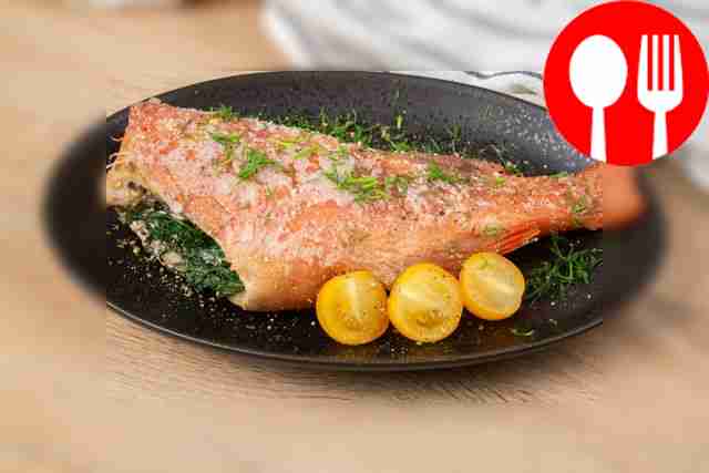 Окунь в пергаменте и соли в духовке