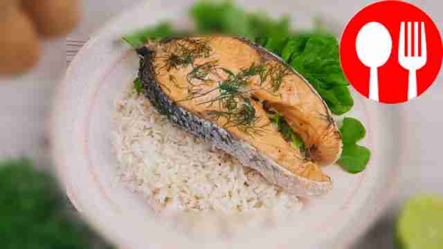 Salmon with rice in the oven