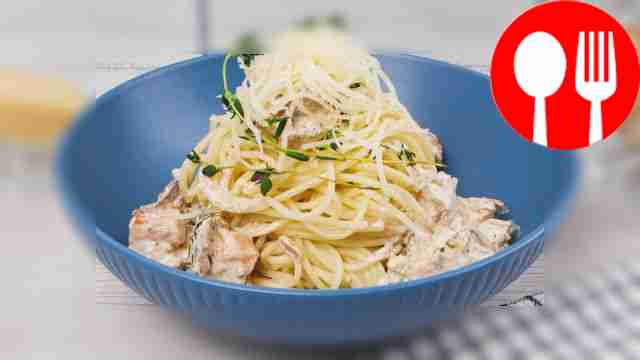 Спагетти с семгой и вешенками