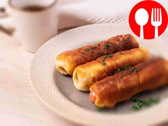 Подавайте сосиски в тесте горячими к чаю; для...