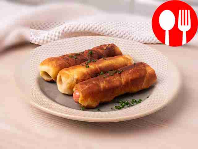 Сосиски в тесте на кефире, жаренные на сковороде