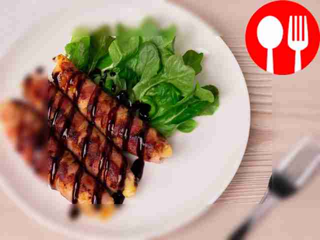 Сосиски с сыром и беконом