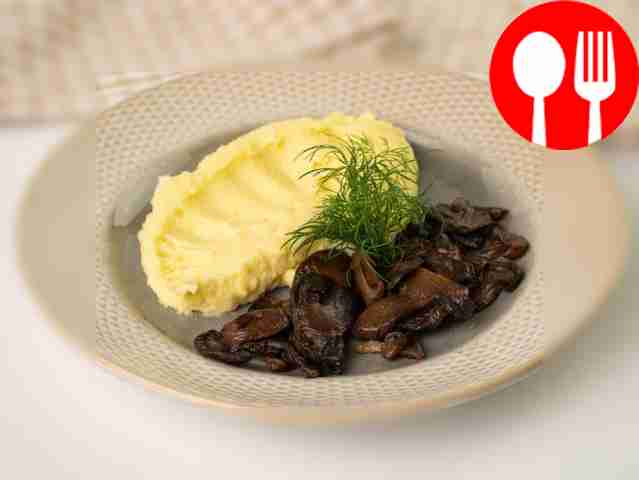Serve the mushrooms with potatoes warm. Bon appetit!