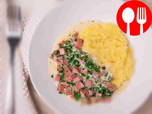 Сосики в сметанном соусе