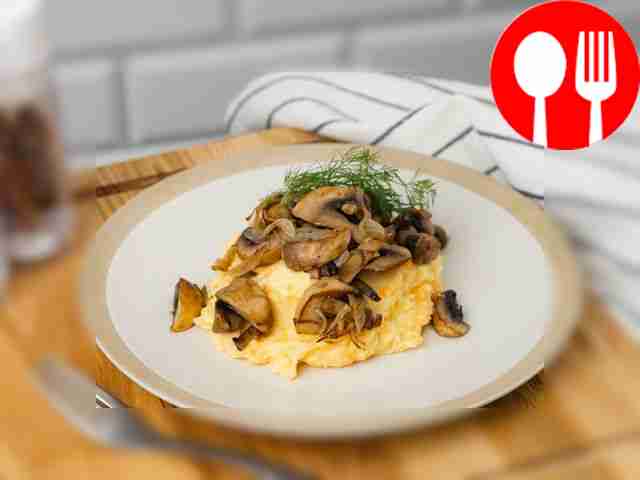 Картофельное пюре с морковью и шампиньонами