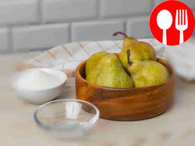 Грушу тщательно промойте. Отмеряйте...