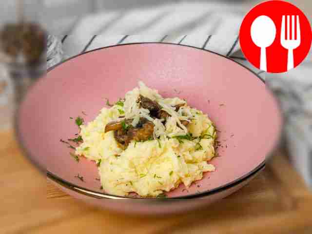 Картофельное пюре с шампиньонами и сыром