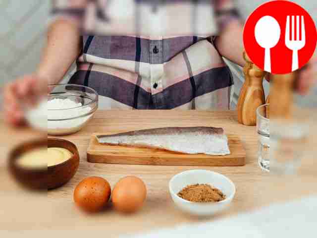 Rinse and cut the fish well.