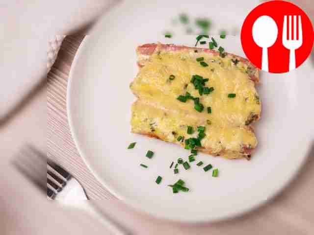 Sausages with mayonnaise and cheese