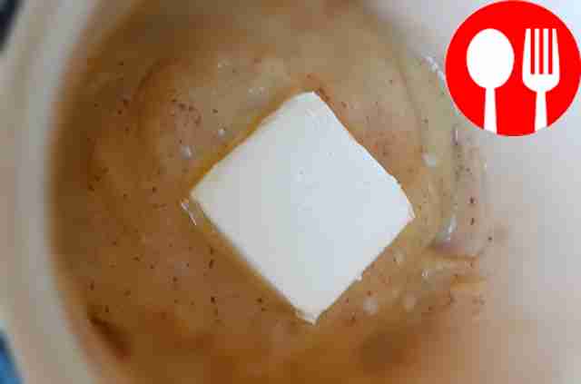 В тёплый крем добавьте 50 мл сливочного масла;...