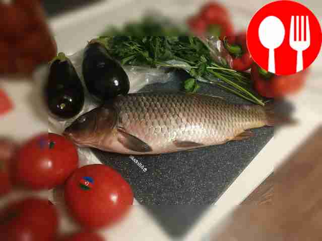 Очистите рыбу от чешуи, выпотрошите её,...