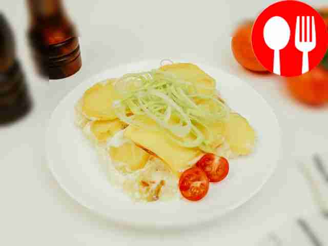 Картофельная запеканка с сыром и помидорами