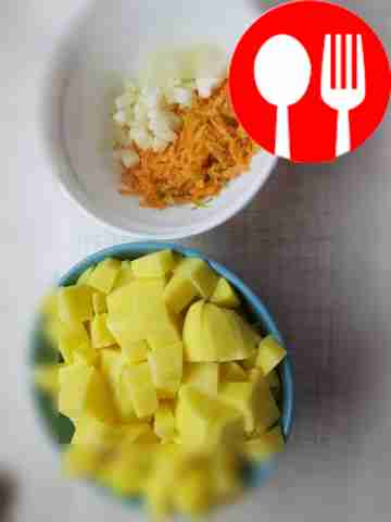 Вымойте овощи и очистите их кожу. Нарежьте...