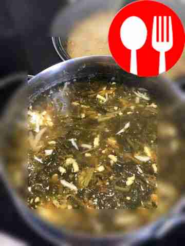 Суп с щавелем и яйцом на говяжьем бульоне