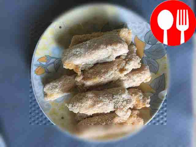 We envelop the cheese slices first in flour,...