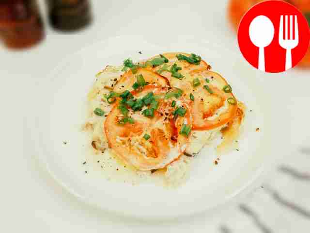 Картофельная запеканка с грибами и помидорами