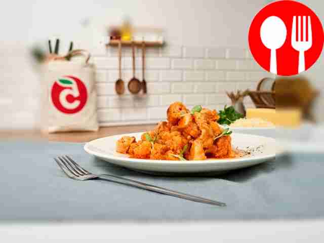 Chicken fillet with cauliflower and tomatoes