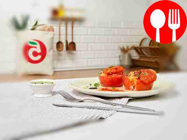 Помидоры, фаршированные курицей и рисом