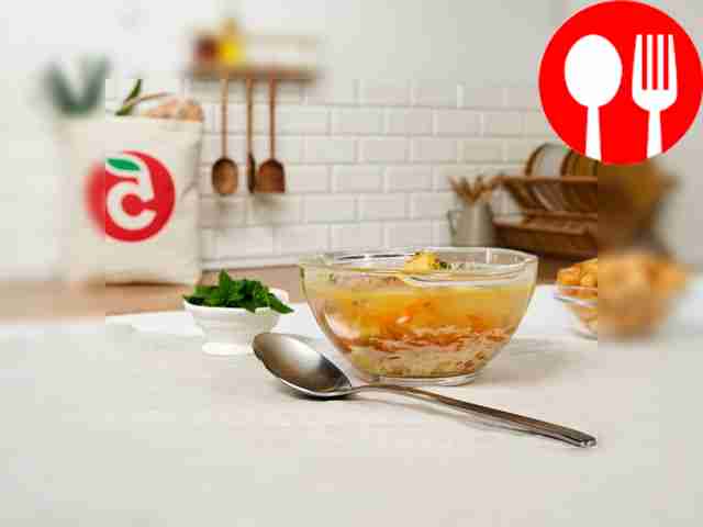 Домашний суп с фрикадельками и петрушкой