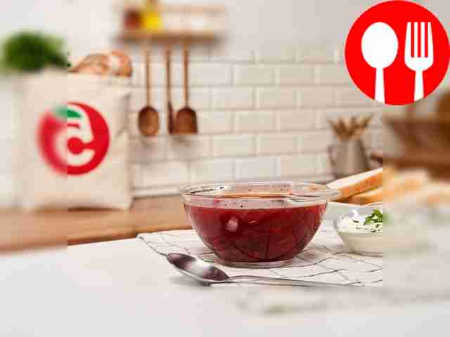 Borscht with chicken and sour cream