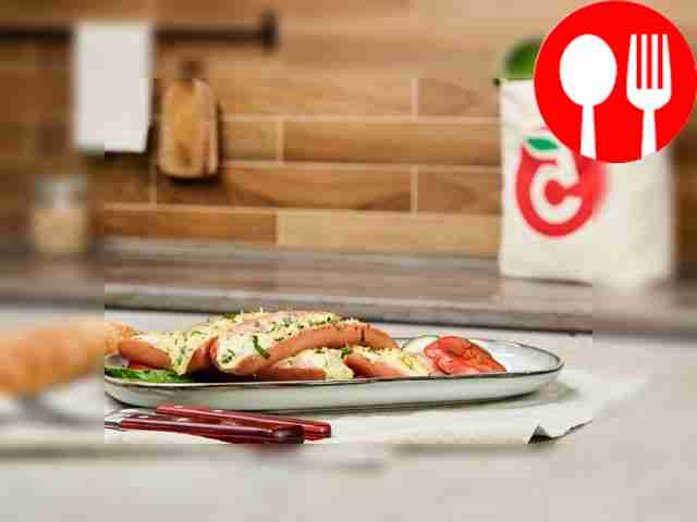 Сосиски в духовке с салатом