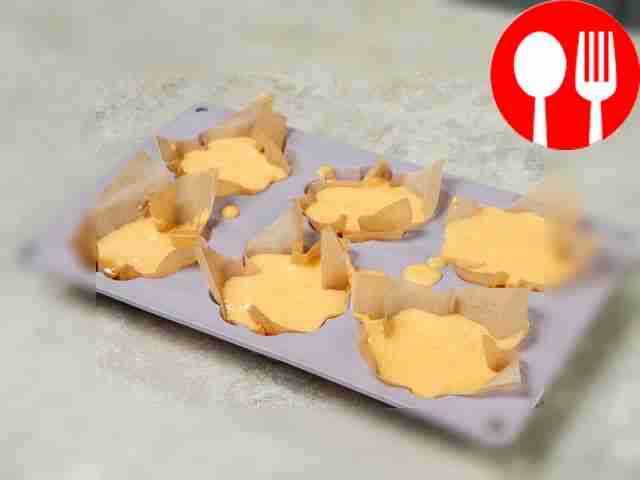 Приготовьте морковное суфле. Разместите в...