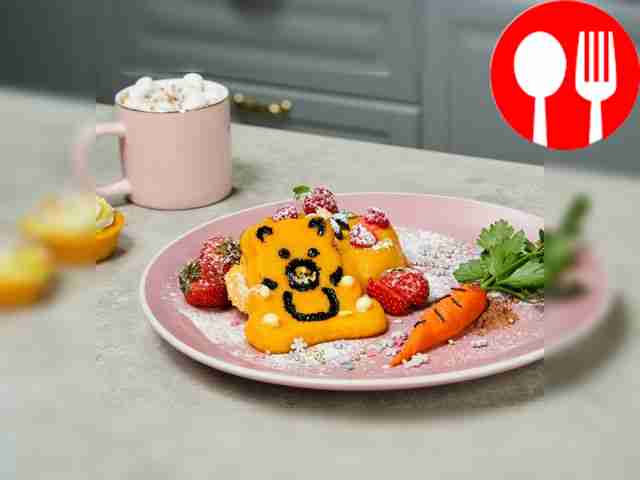 Достаньте морковное суфле из формочек и перед...