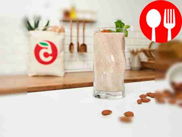 Овсяный смузи с курагой и миндалем