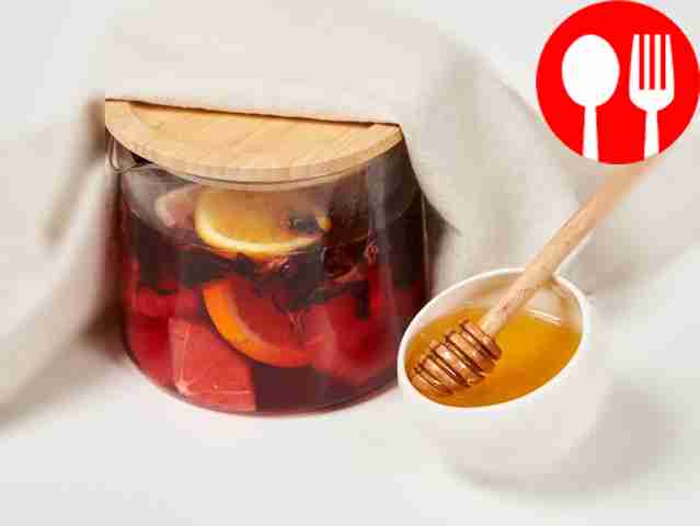 Let the tea brew. Close the kettle with a lid...