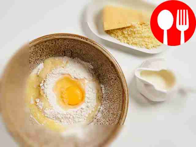 Замесите тесто. Соедините муку с водой,...