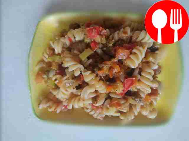 Тушеные овощи с макаронами и соевым соусом