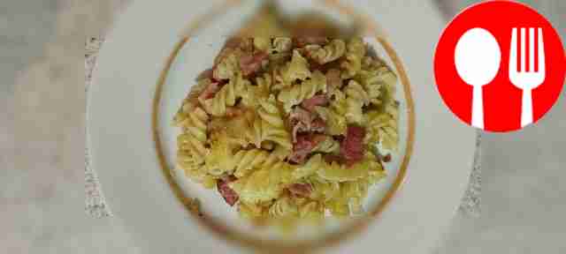 Макароны с грудинкой в микроволновке