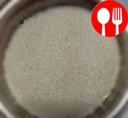 Переложите рис в кастрюлю и залейте его 550 мл...