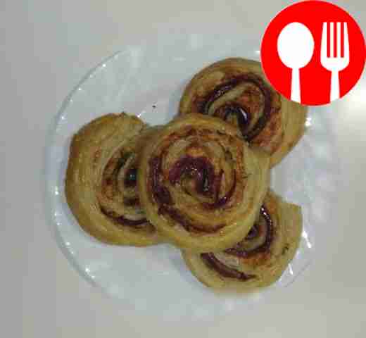 Ароматные булочки из сложенного теста с сыром и ветчиной