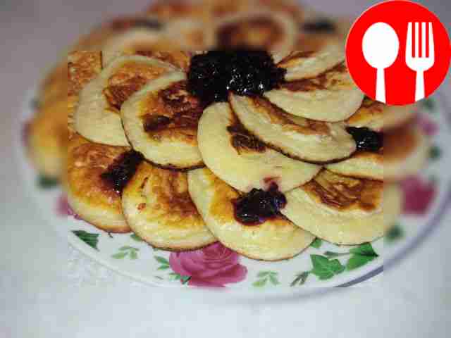 To serve, you can decorate the dish with jam...