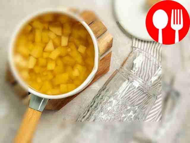 Завершите приготовление компота. Накройте...