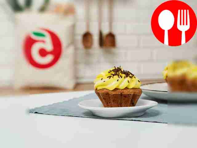 Cupcakes with raisins and butter