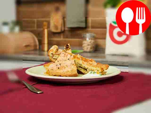 Заливной пирог с капустой и сметаной