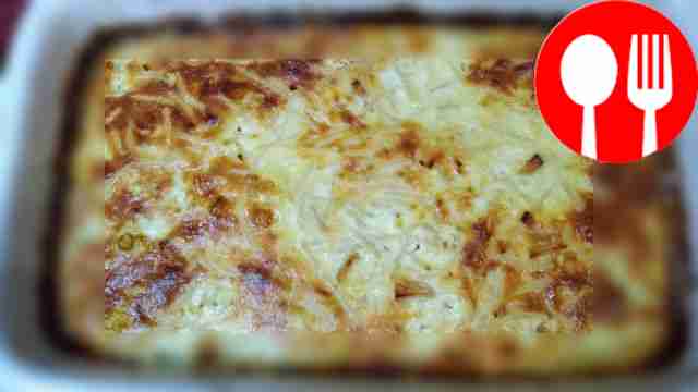 Curd casserole with vermicelli and apple