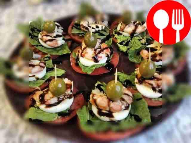 Shrimp canapes with tomatoes