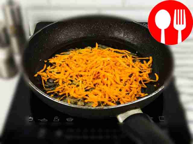 To prepare the frying, grate the carrots on a...
