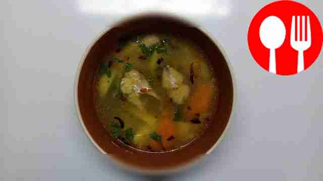 Скумбрия с куриным бульоном