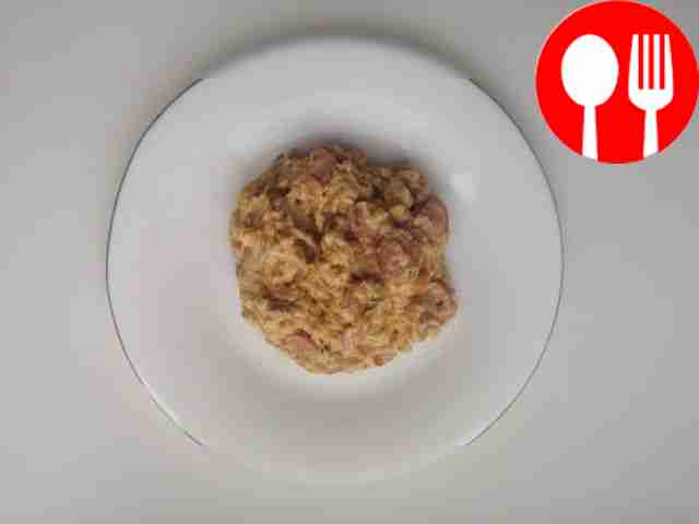 Spicy salsa with sausages