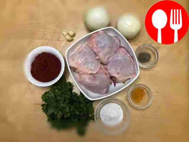 Тщательно вымойте мясо, обсушите его...