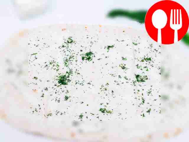 Spread the curd cheese evenly over the pita...