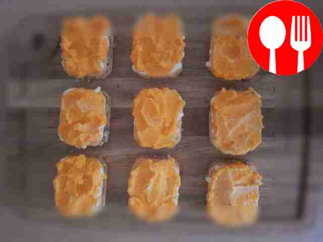 На слой с рыбой положите второй слой печенья,...