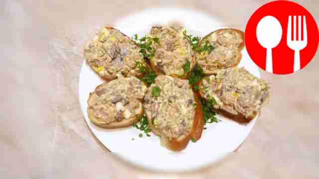 Бутерброды из скумбрии с шампиньонами