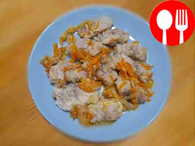 Stewed mackerel in sour cream