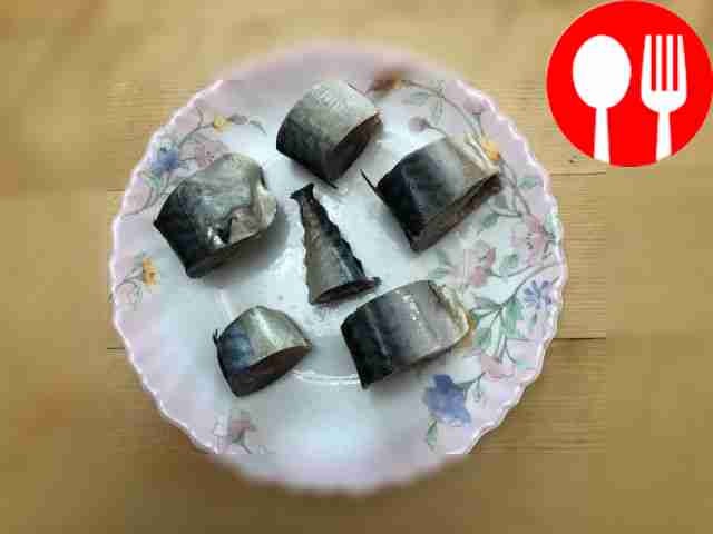 Соленая скумбрия в рассоле